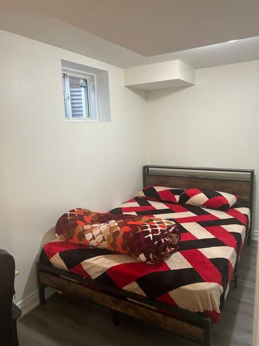 2 Bedroom Private Apartment With Private Entrance Brampton Buitenkant foto