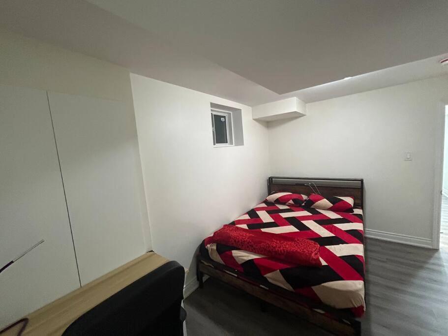 2 Bedroom Private Apartment With Private Entrance Brampton Buitenkant foto