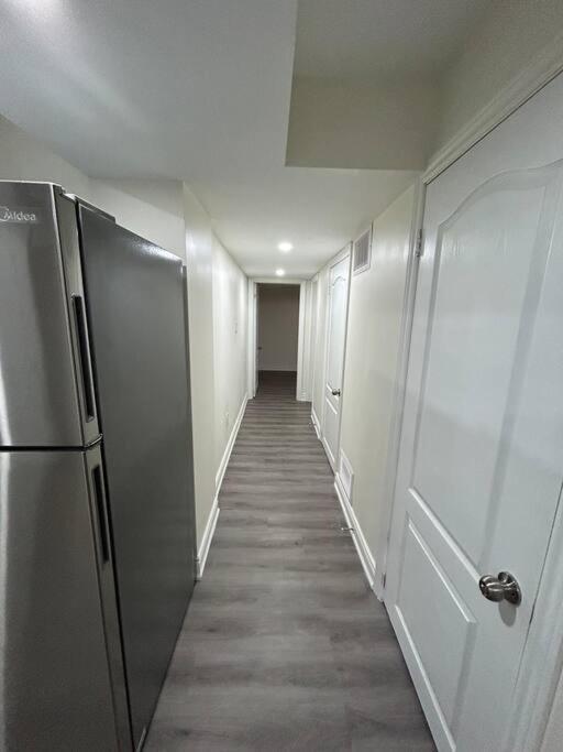 2 Bedroom Private Apartment With Private Entrance Brampton Buitenkant foto